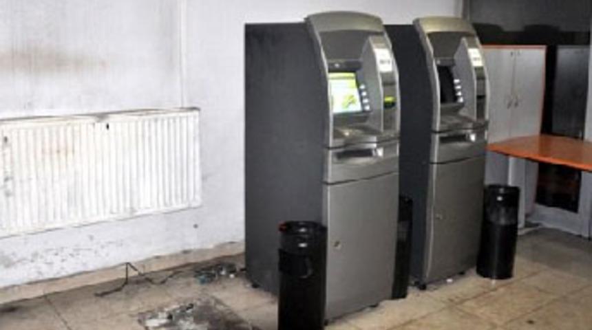 İ&ccedil;i para dolu ATM'yi &ccedil;aldılar