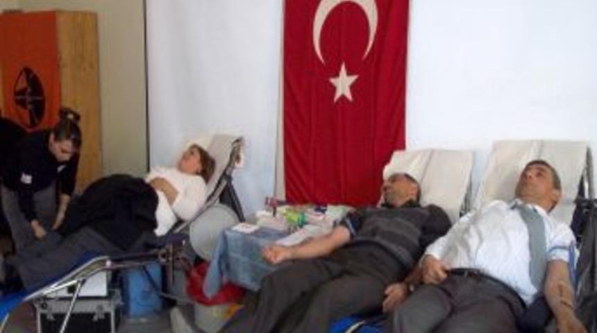 Karayolları B&ouml;lge M&uuml;d&uuml;rl&uuml;ğ&uuml; &ccedil;alışanları kan bağışında bulundu