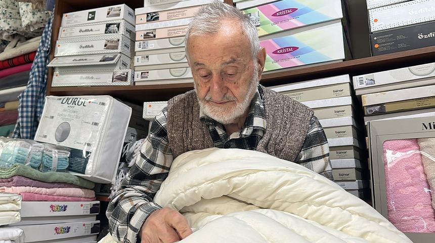 70 yıldır 'Yastık&ccedil;ı Dede' olarak biliniyor: 3 kuşağa &ouml;rnek oldu