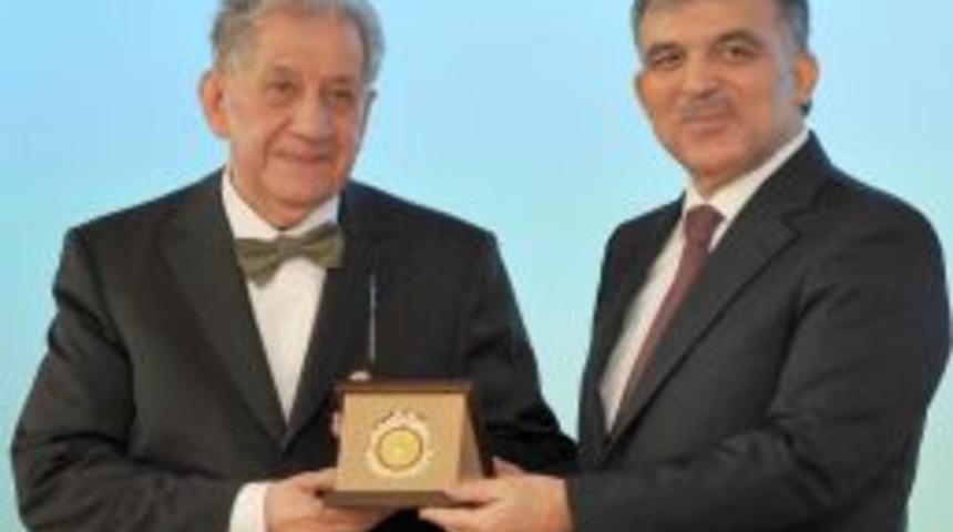 Cumhurbaşkanı G&uuml;l, K&uuml;lt&uuml;r ve Sanat B&uuml;y&uuml;k &Ouml;d&uuml;lleri'ni verdi