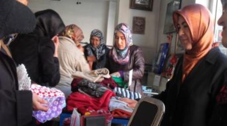Ev hanımlarından muhtaçlara yardım kermesi