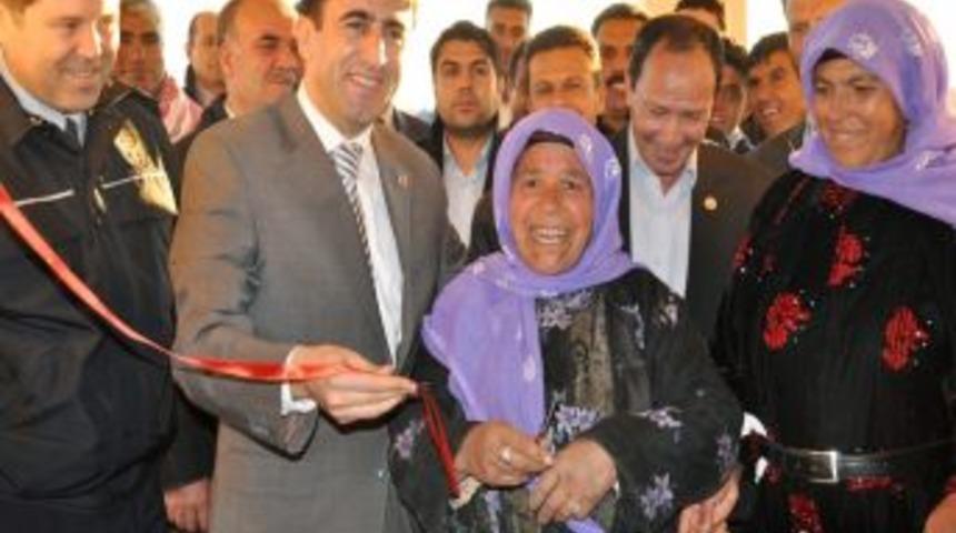 Ak&ccedil;akale Kaymakamlığı tarafından yaptırılan taziye evinin a&ccedil;ılışı yapıldı