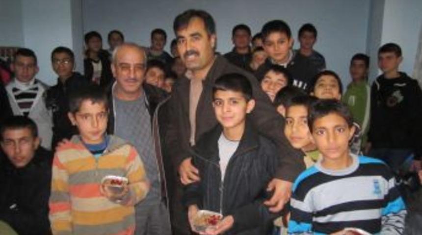 Okuma salonundan 2 bin kişiye aşure