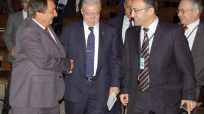 Aldırmaz: Akademik d&uuml;ş&uuml;ncelere &ouml;nem veriyoruz