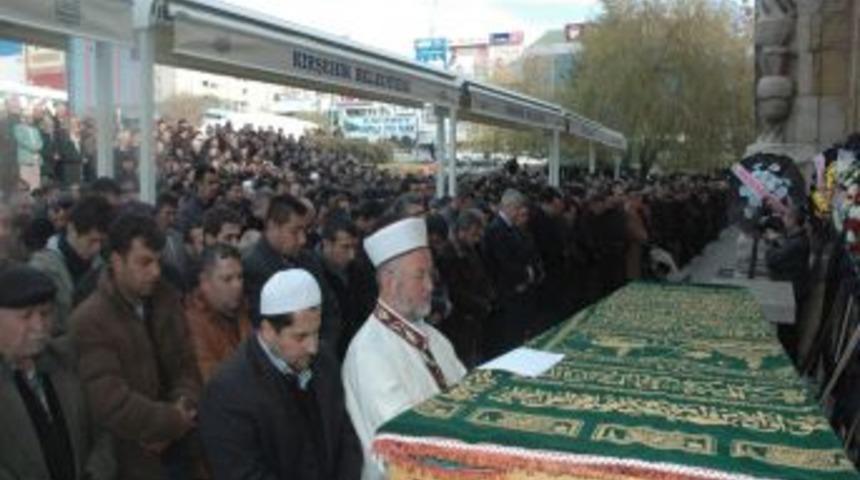 Veli Şahin&rsquo;in trafik kazasında &ouml;len ağabeyi toprağa verildi