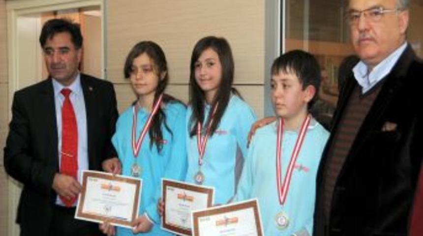 &Ouml;zel Şehzade &ouml;ğrencileri ABD'den 12 madalya kazandı