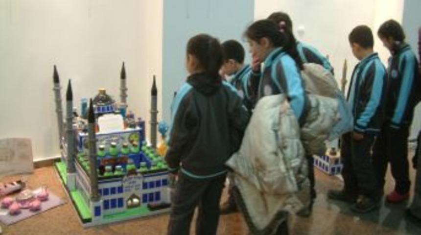 &Ouml;ğrencilerin atıklardan yaptığı eserler beğeni kazandı