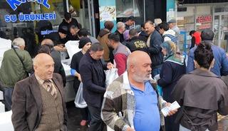 Fiyatı duyan akın etti! Kuyruk oldu, kısa s&uuml;rede bitti