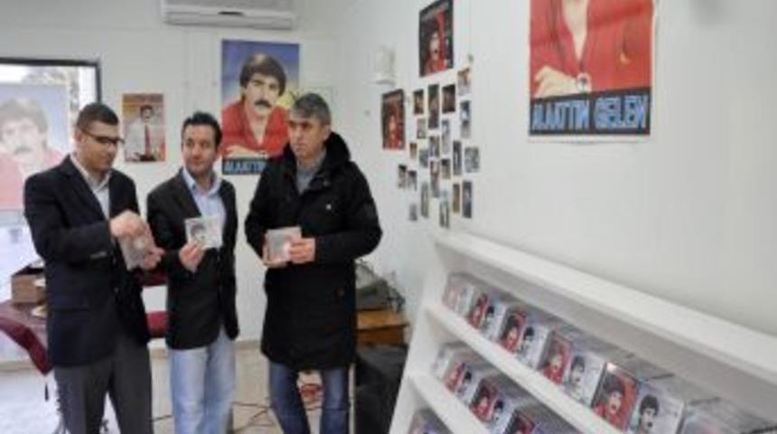 Gen&ccedil; yaşta &ouml;len sanat&ccedil;ının ailesine destek i&ccedil;in alb&uuml;m yaptılar