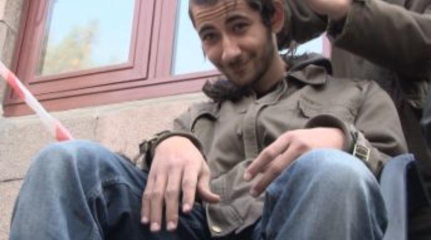 Hopa olaylarındaki tutuklamaları sa&ccedil;larını kestirerek, protesto ettiler