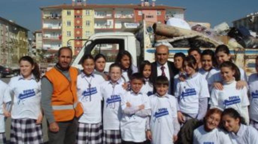 Bilin&ccedil;li gen&ccedil;ler depremzedeleri unutmadı