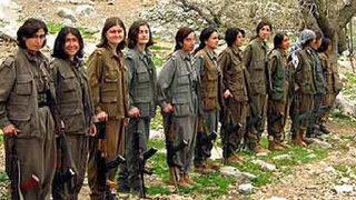 Öz kızını kendi eliyle örgüte teslim etti