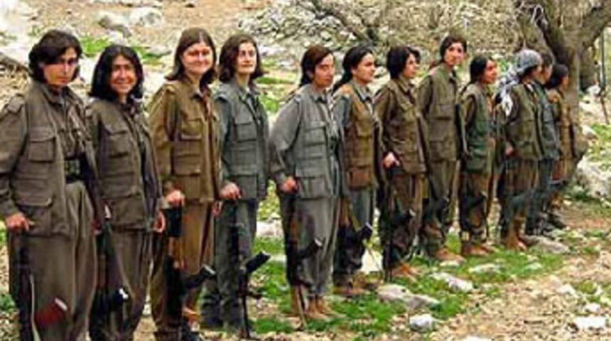 Öz kızını kendi eliyle örgüte teslim etti