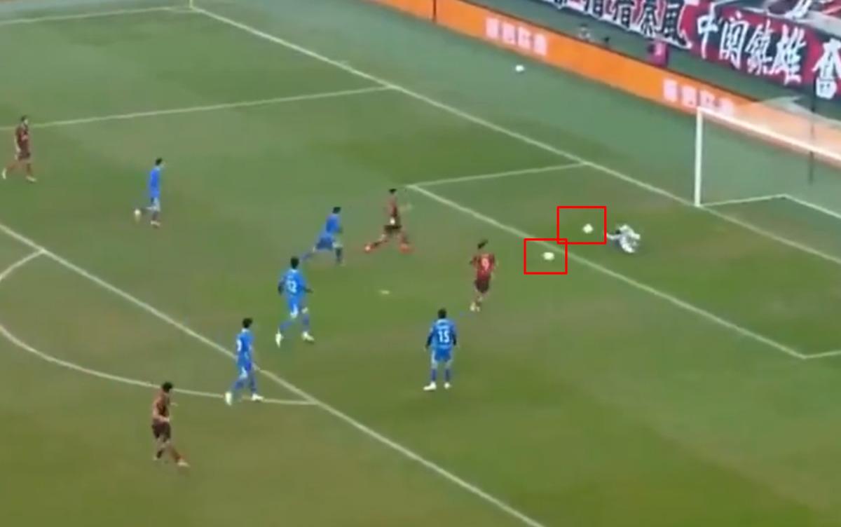 Olmaz denen oldu: Futbol tarihinde bir ilk! 2 gol birden attılar... 1