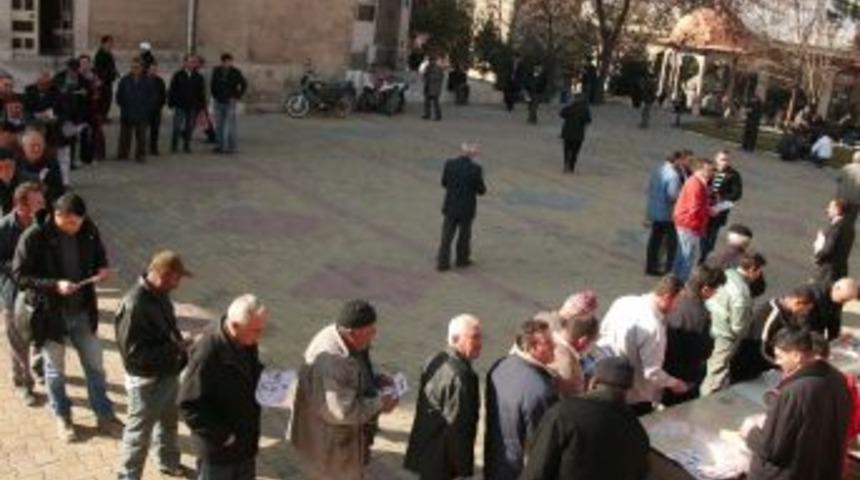 M&uuml;ft&uuml;l&uuml;kten cemaate aşure