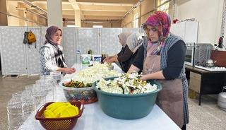 Dedelerinden kalan tohumla yetiştiriyorlar! Turşuya girince bile yumuşamıyor