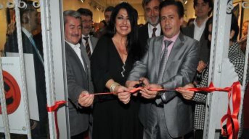 Ayşeg&uuml;l Yeşilnil&rsquo;in eserleri sanatseverlerle buluştu