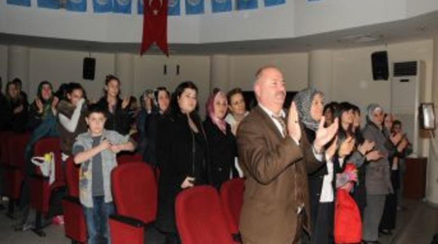 Bilgi Evi &ouml;ğrencileri ve velileri tiyatro keyfi yaşadı