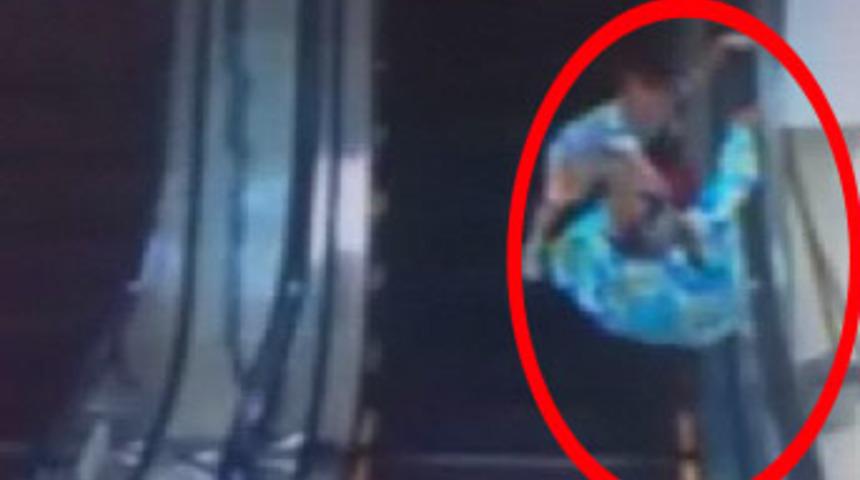 Kadınların y&uuml;r&uuml;yen merdivende zor anları