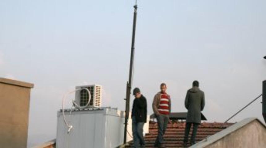 Mahalleli şikayet etti, belediye baz istasyonunu m&uuml;h&uuml;rledi