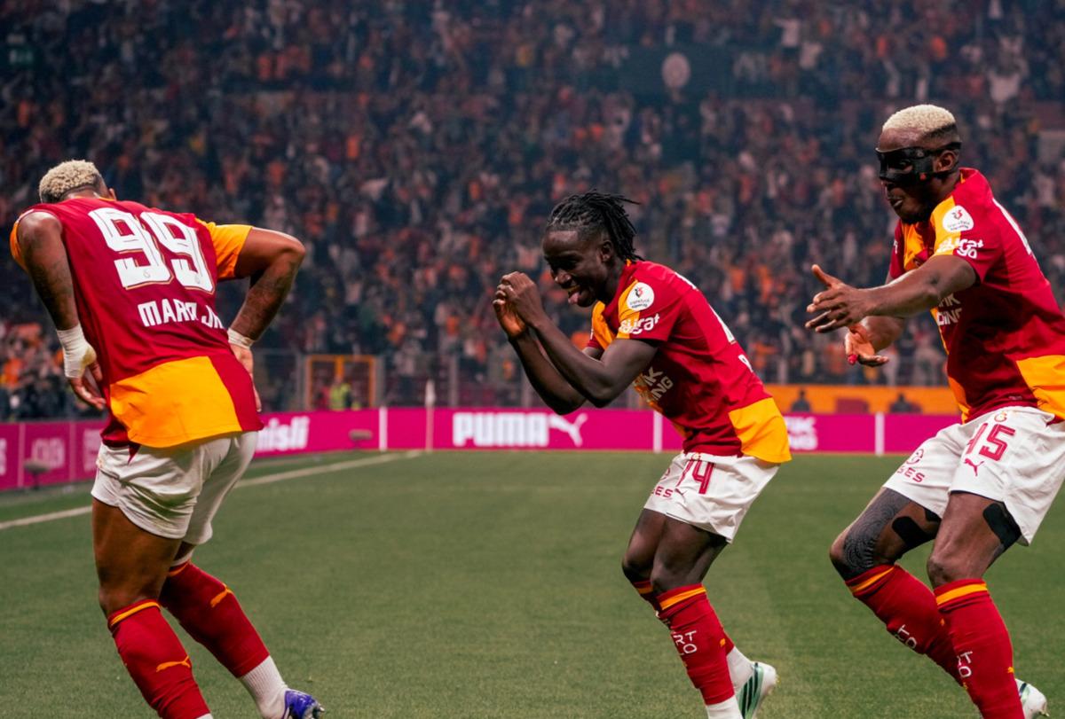 Galatasaray-Barcelona maçı öncesi muhtemel 11 ler netleşti! Sarı-kırmızılılardan Victor Osimhen kararı 6