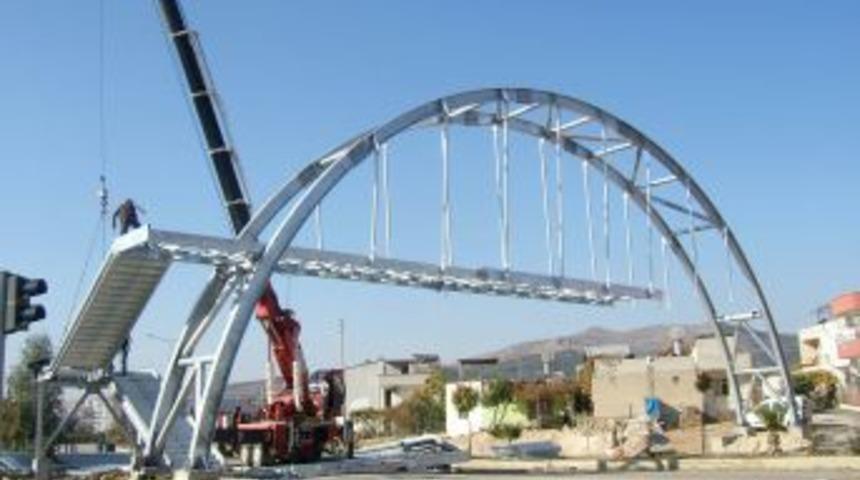 Kozan'da &uuml;st ge&ccedil;it &ccedil;alışmaları devam ediyor