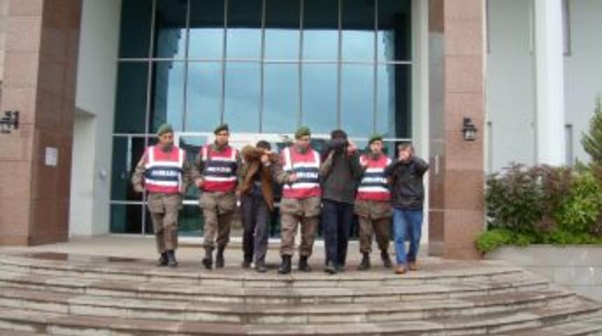 Susurluk&rsquo;ta kablo hırsızları su&ccedil;&uuml;st&uuml; yakalandı