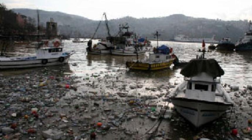 Limandaki kirlilik &ccedil;ileden &ccedil;ıkarttı