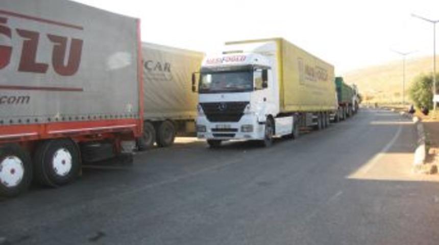 Cilveg&ouml;z&uuml;nde 3 kilometrelik TIR kuyruğu oluştu