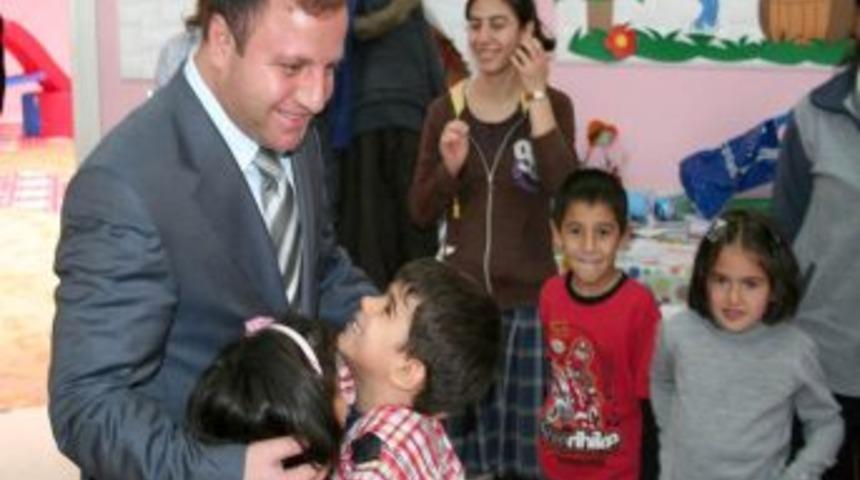 &Uuml;z&uuml;ml&uuml; Belediyesi'nden eğitime tam destek