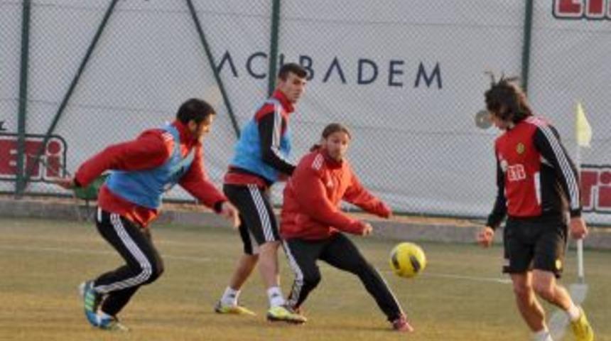 Eskişehirspor, Bursaspor ma&ccedil;ı hazırlıklarını s&uuml;rd&uuml;r&uuml;yor
