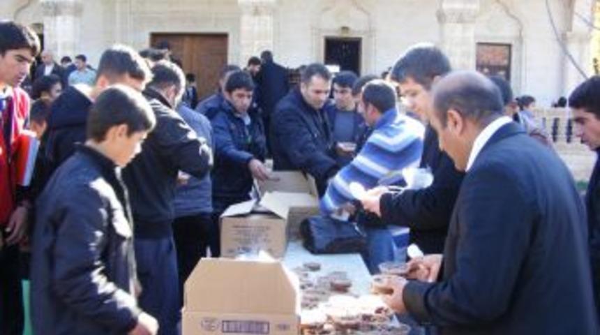 Viranşehir&rsquo;de 2 bin kişiye aşure ikramı