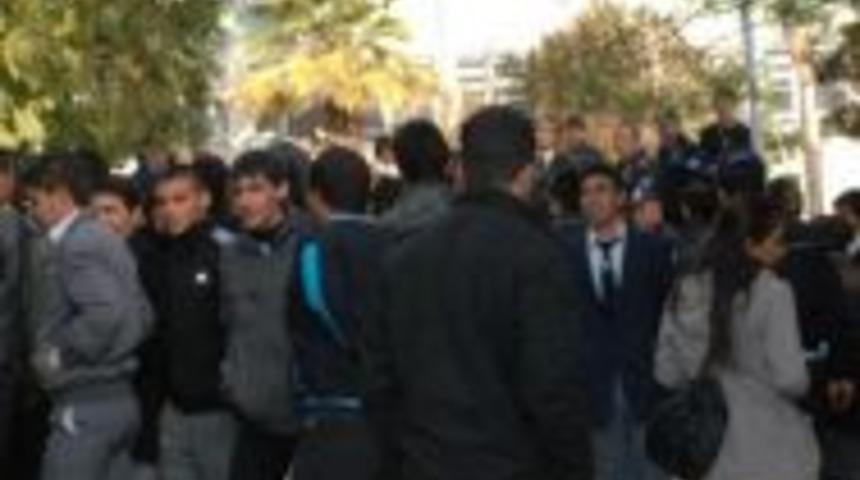 &Ouml;ğrencilerden ceza eylemi