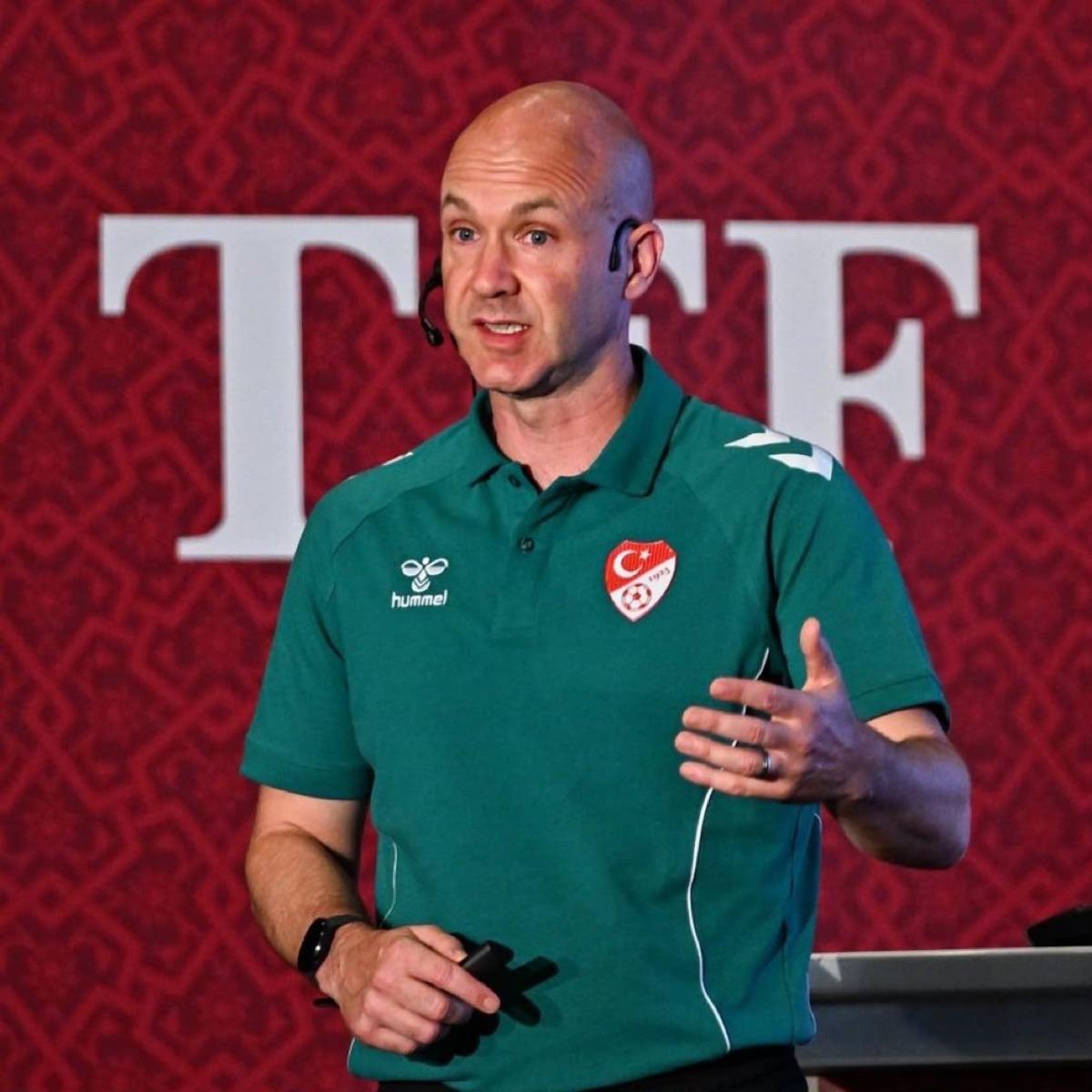 Anthony Taylor dan göreve gelir gelmez ilk büyük değişiklik! Artık o da kırmızı kart 2