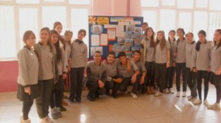 Mustafa Kemal Lisesi &ouml;ğrencileri &Ccedil;ek Cumhuriyeti yolcusu