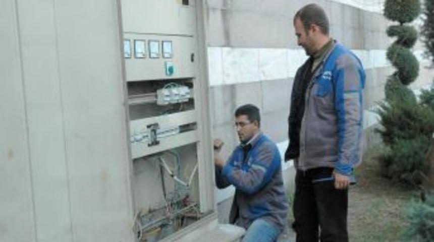 Aynı anda &uuml;&ccedil; etkinlik olunca elektrik trafosu dayanamadı