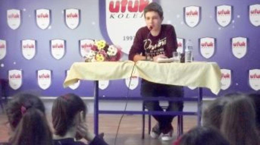 Gen&ccedil; şair, eski okulunda kitabını tanıttı