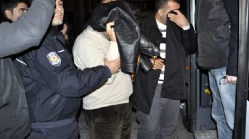 Fuhuş operasyonunun 63 ş&uuml;phelisi sağlık kontrol&uuml;nden ge&ccedil;irildi