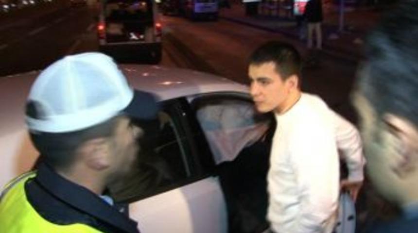 Ehliyetsiz ve alkoll&uuml; olduğu iddia edilen s&uuml;r&uuml;c&uuml; dehşet sa&ccedil;tı