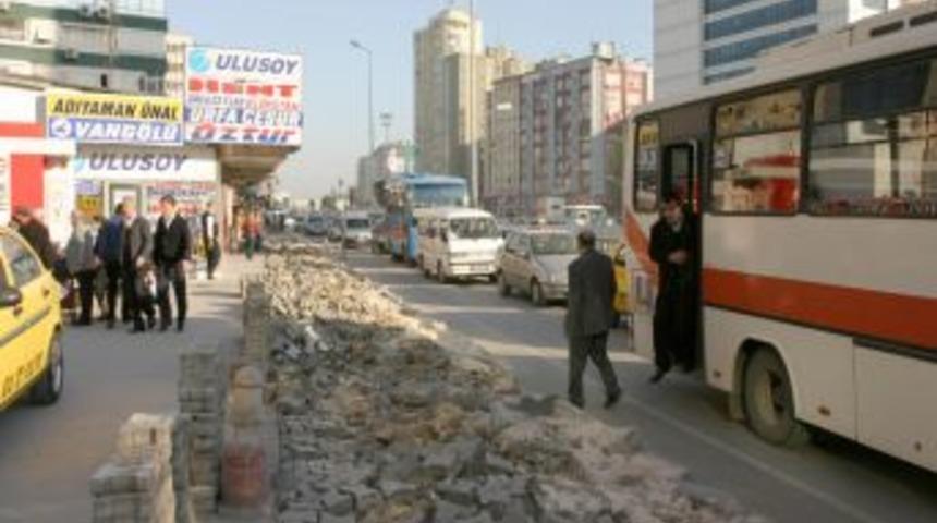 Bu yolda artık iki ara&ccedil; yan yana gidebilecek