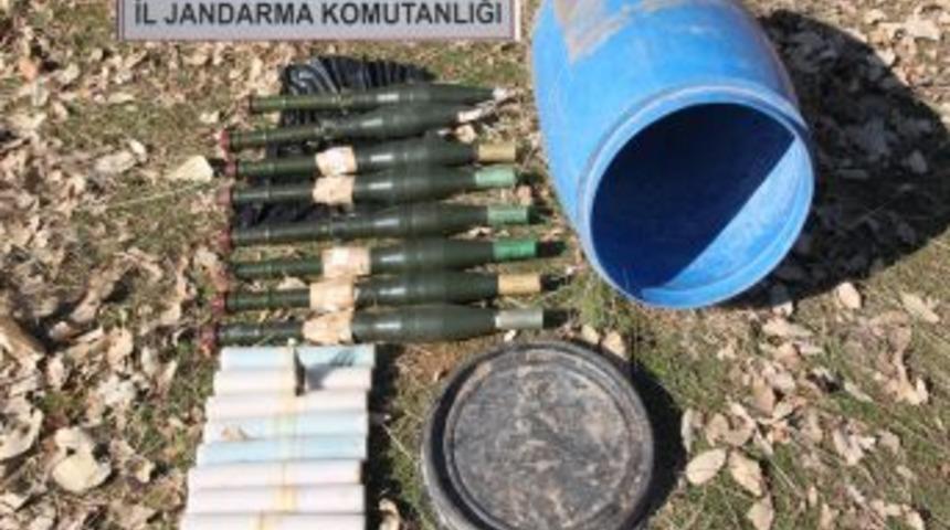Siirt'te 8 roketatar m&uuml;himmatı ele ge&ccedil;irdi