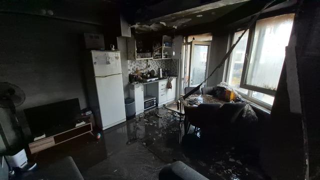 Eskişehir'de yangın faciası! Ev küle döndü, köpek kurtarılamadı