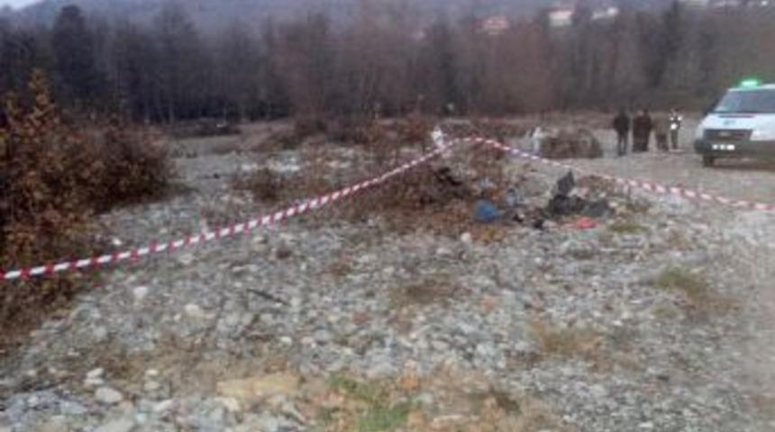 Dere kenarında par&ccedil;alanmış erkek cesedi bulundu