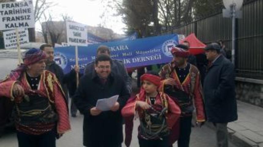 Fransa el&ccedil;iliğinde yumurtalı protesto