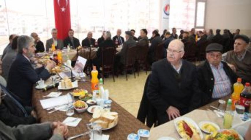 Sincan Belediye Başkanı Tuna, emeklileri ağırladı