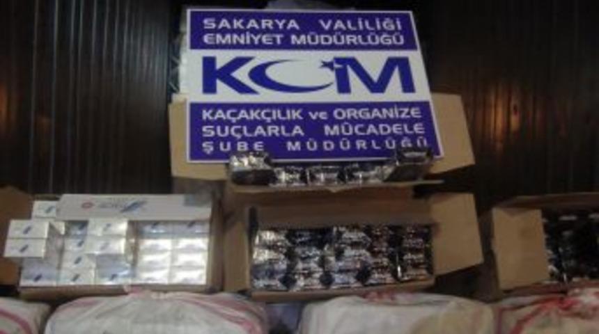 Tekstil &uuml;r&uuml;nlerinin arasında 51 bin paket ka&ccedil;ak sigara bulundu