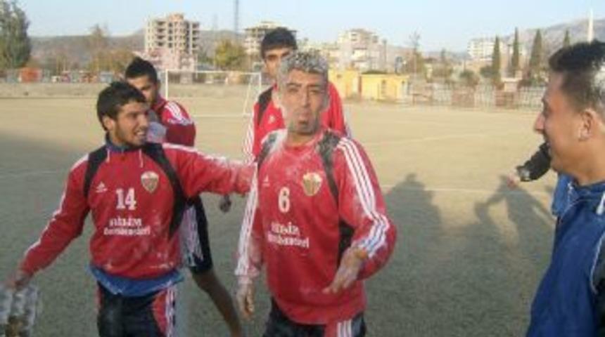 Antrenmanda doğum günü kutlaması