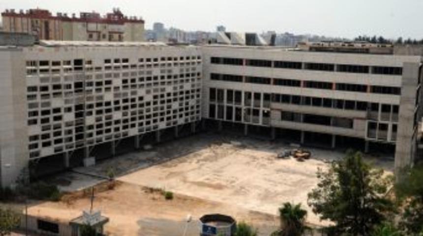 Antalya'da yarım kalan belediye hizmet binası yeniden ihaleye &ccedil;ıkıyor