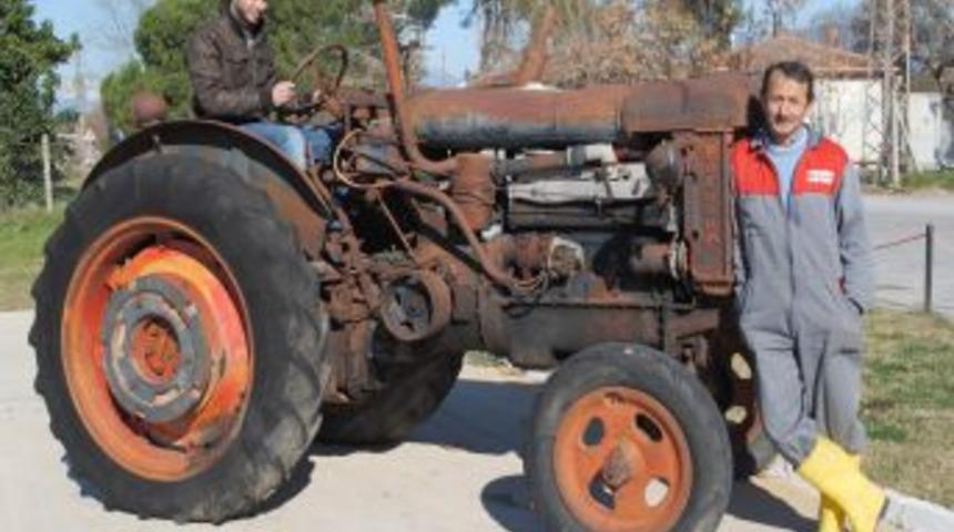 Dede yadigarı 57 yıllık trakt&ouml;re g&ouml;z&uuml; gibi bakıyor