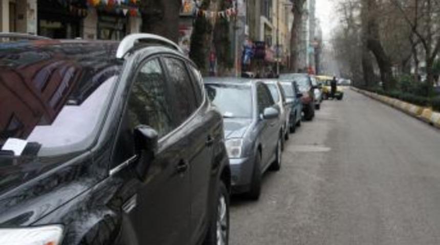 İzmit'in trafik sorunu park yasağı ile &ccedil;&ouml;z&uuml;lecek